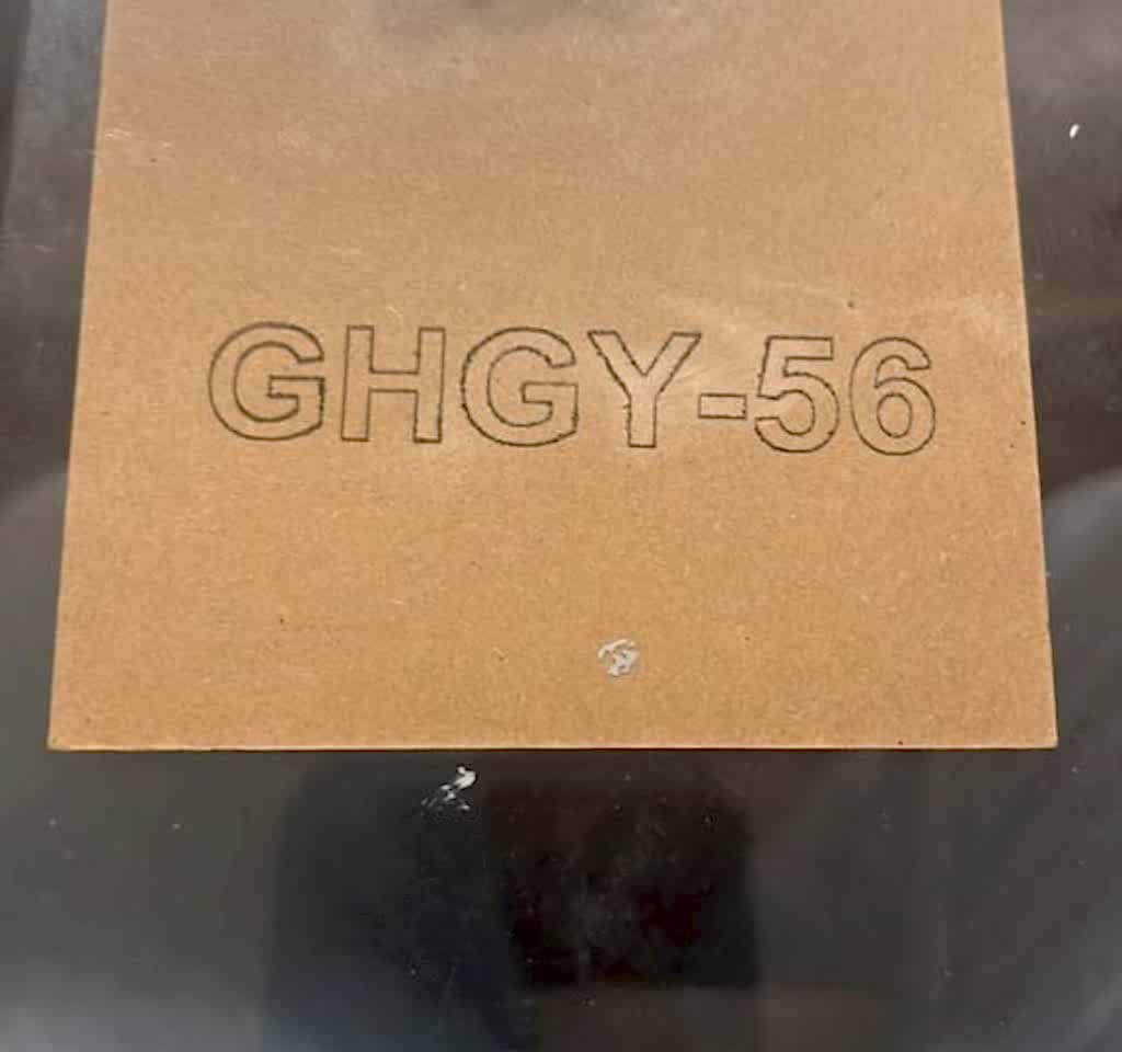 grabado laser de patente chilena en vidrio